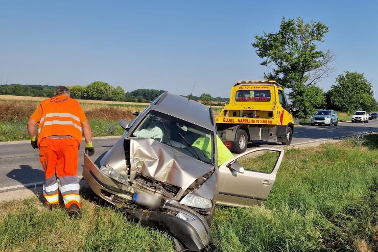 Nmet csald szenvedett balesetet Simasgnl - fnak tkztt egy Skoda